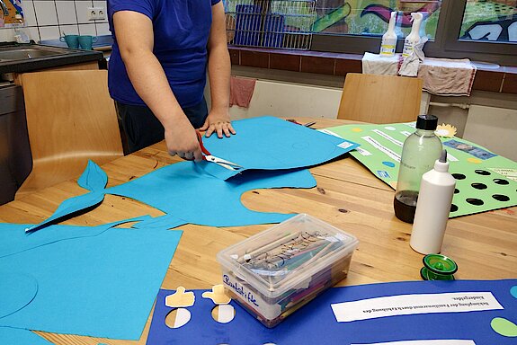 Basteln der Wahlurne im Smile in Nette JFS_Nette_Smile_Foto_03-1920x1440_1