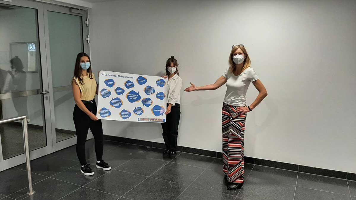 Übergabe Meinungswand an den Ausschuss  Übergabe Meinungswand an den Ausschuss